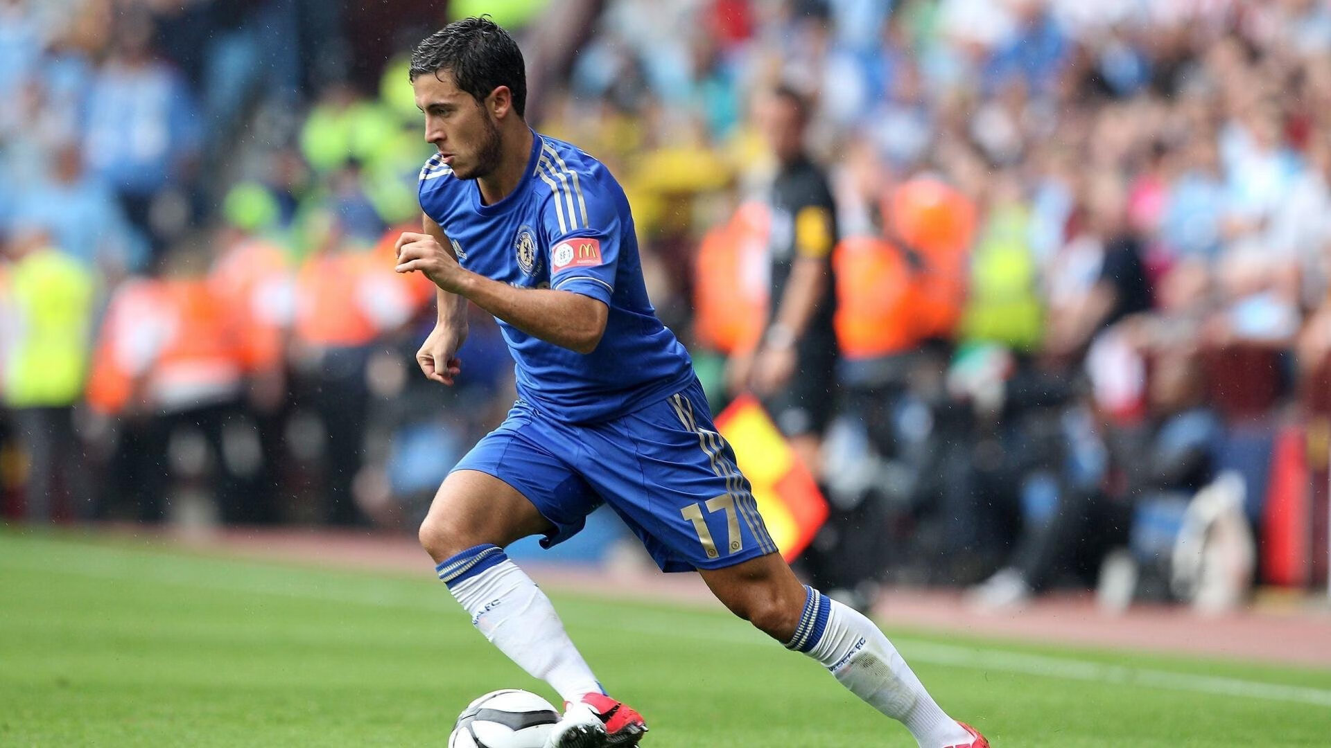 采纳绿色节能理念,建设低碳绿色足球场,绿色节能设施